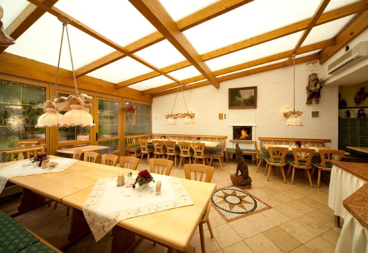 Отель Gasthaus Zur Wolfsschlucht Sugenheim Экстерьер фото